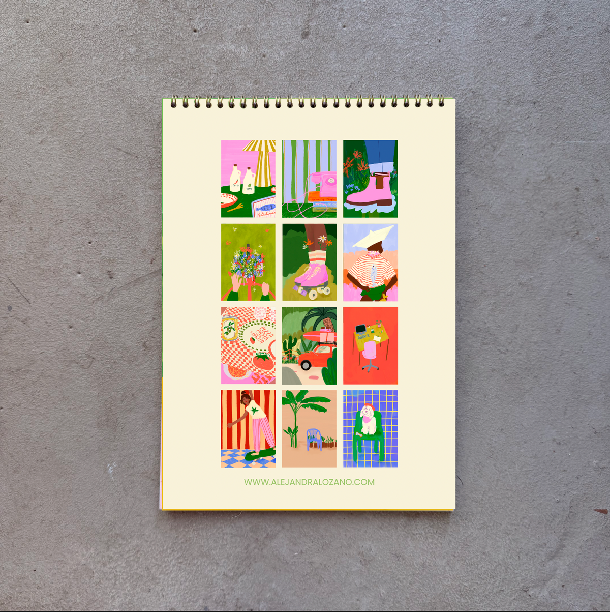 Parte trasera del calendario ilustrado de pared 2027 en A4 con las 12 ilustraciones de los meses: escenas cotidianas como un pícnic, un teléfono rosa, unos patines, una mesa de trabajo o un perro sentado en una silla