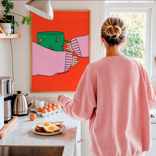 Lámina “Mi taza favorita” de Alejandra Lozano enmarcada en un espacio luminoso y natural. Ilustración minimalista y alegre que transmite calma, color y bienestar.